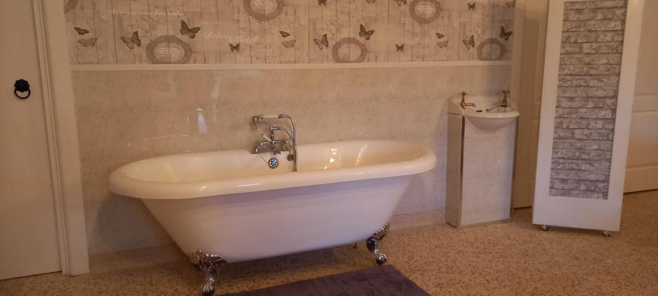 Вилла Butterflies Rest Draperstown Экстерьер фото